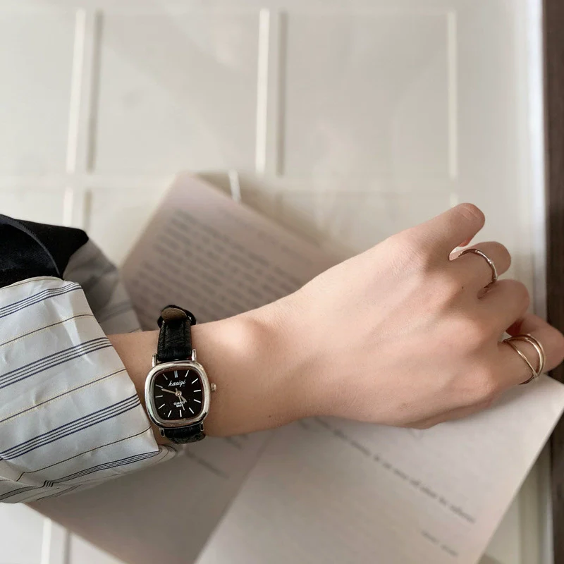 Vintage Square Alloy Women's Leisure Watch - Image 4
