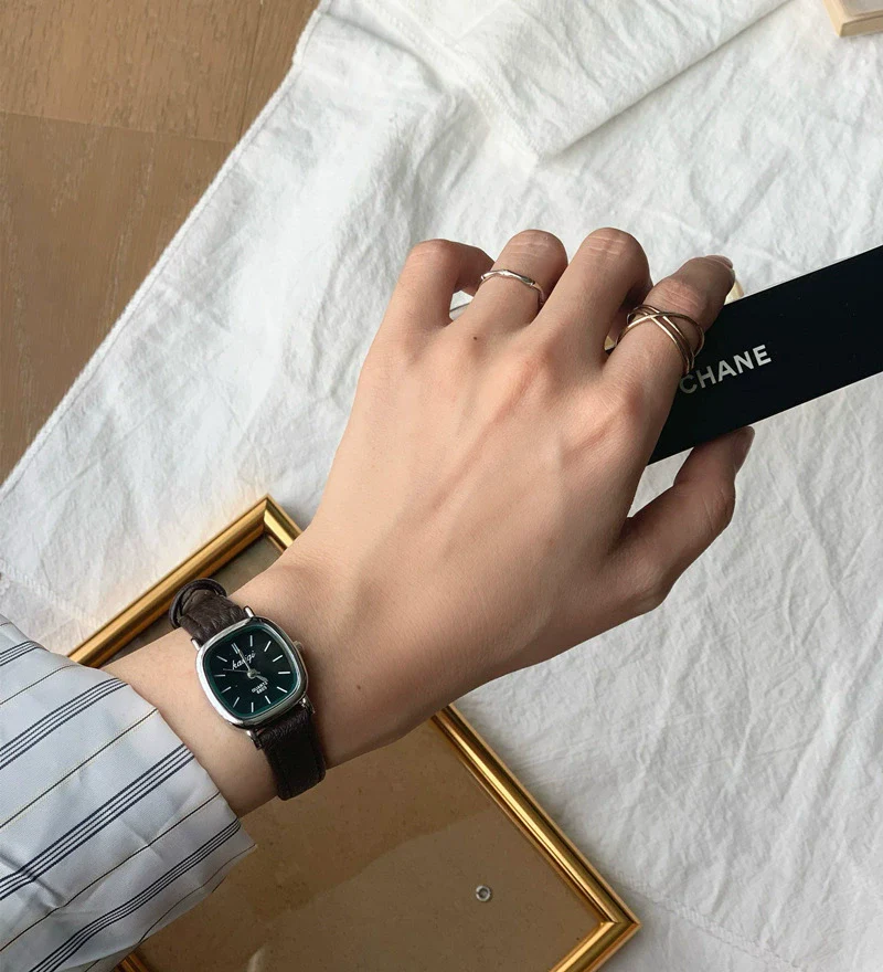 Vintage Square Alloy Women's Leisure Watch - Image 8