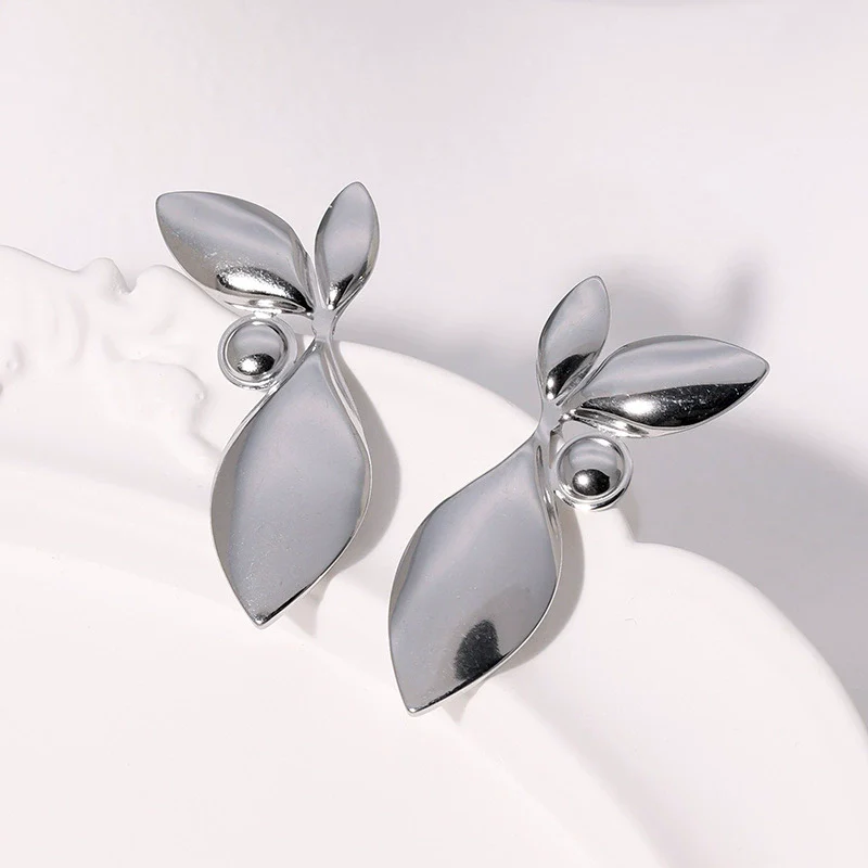 Wholesale 18K Goldplated Stainless Steel Minimalist Leaves Earrings For Women - Image 3