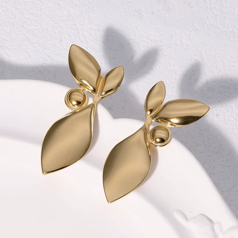 Wholesale 18K Goldplated Stainless Steel Minimalist Leaves Earrings For Women - Image 4