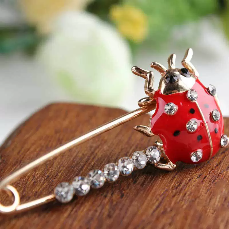 Wholesale Alloy Animal Brooch With Electroplating Fashionable Clothing Accessory - Image 3