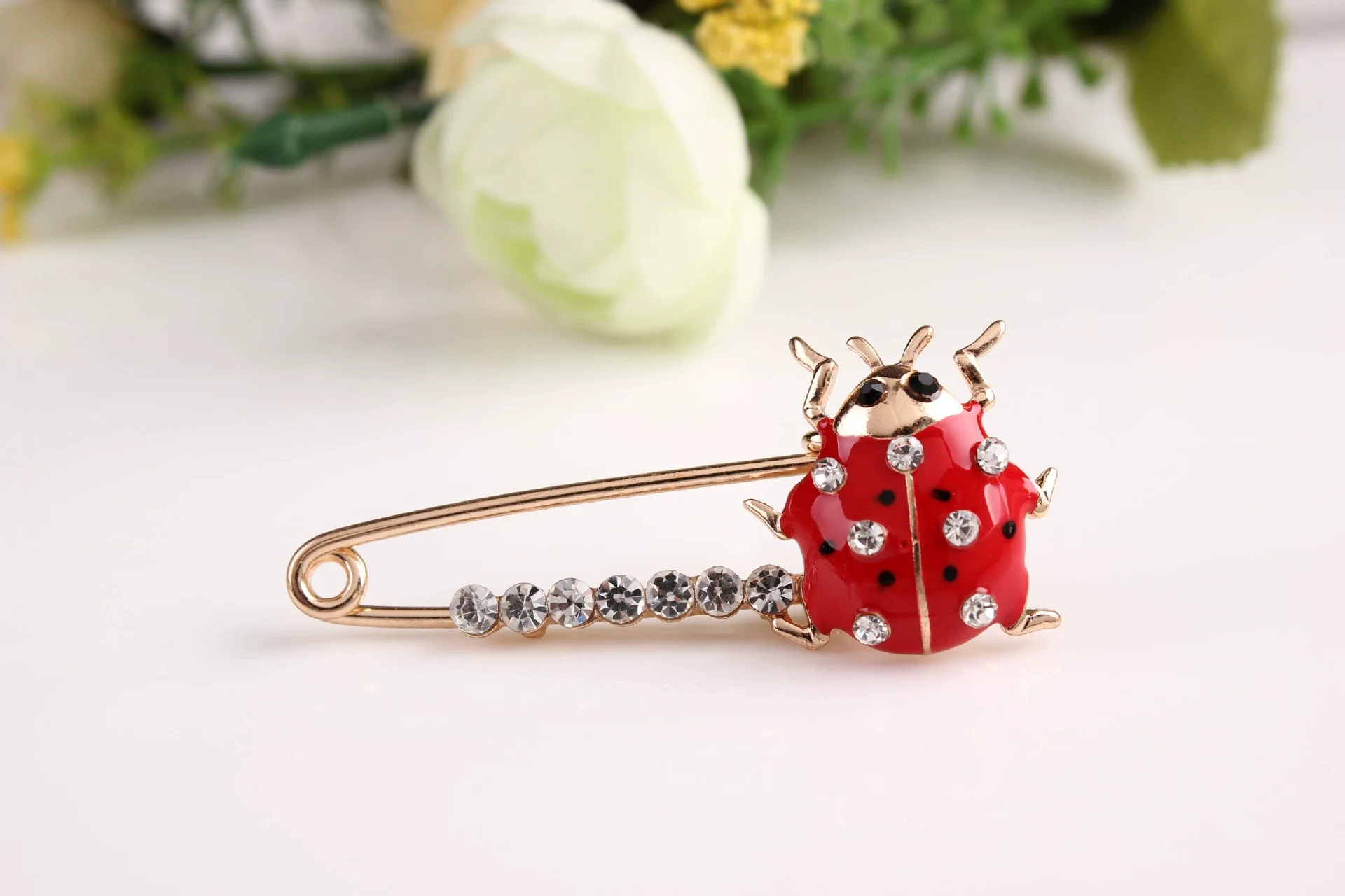 Wholesale Alloy Animal Brooch With Electroplating Fashionable Clothing Accessory - Image 6