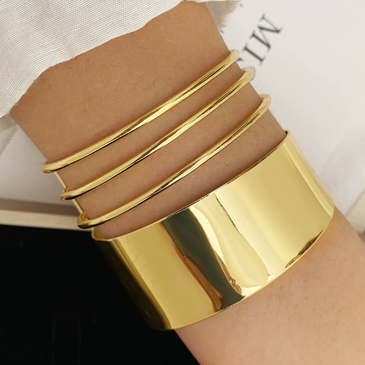 Wholesale Alloy Exaggerated Geometric Multilayer Electroplated Bracelet For Women - Image 6