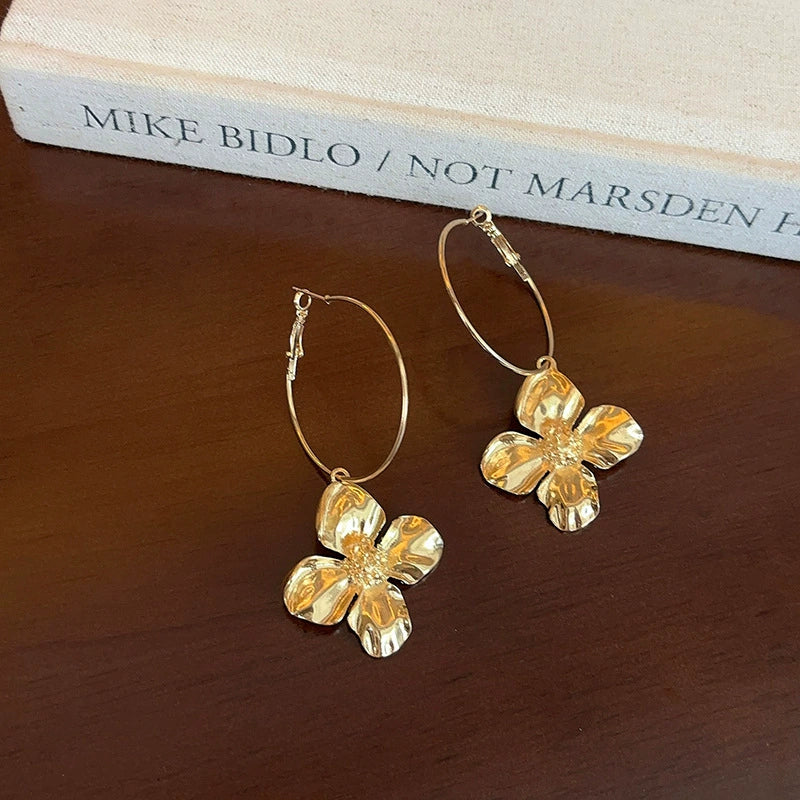 Wholesale Alloy Flower Electroplated Exaggerated Light Luxury Women's Earrings - Image 4