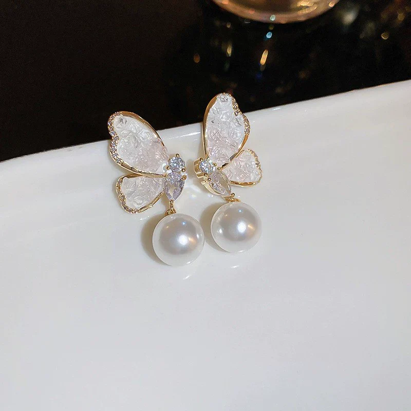 Wholesale Alloy Geometric Butterfly Women's Cold Style Fashion Light Luxury Ear Bone Clip Earrings With Electroplating - Image 20