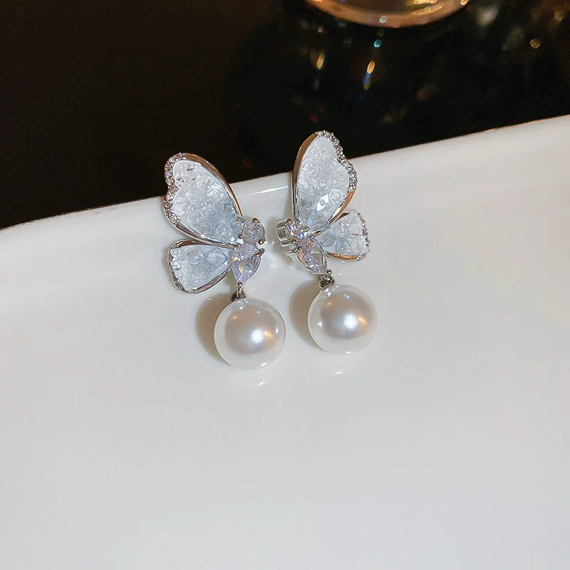 Wholesale Alloy Geometric Butterfly Women's Cold Style Fashion Light Luxury Ear Bone Clip Earrings With Electroplating - Image 21