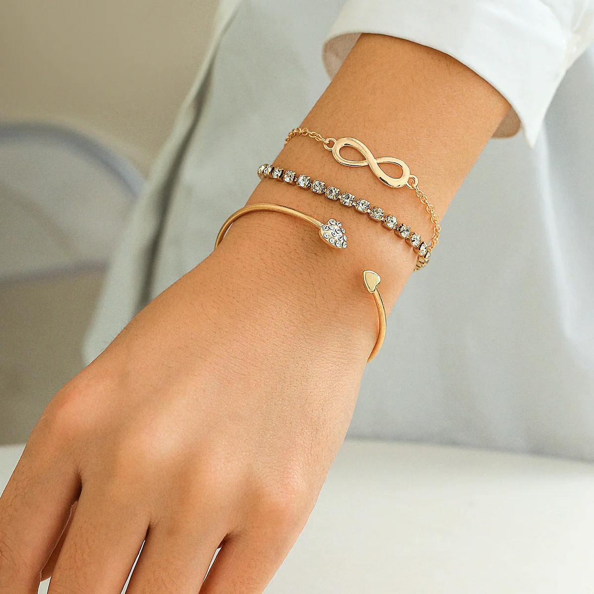 Wholesale Alloy Heart Shaped Geometric Rhinestone Micro Inlaid Diamond Bracelet For Women - Image 3