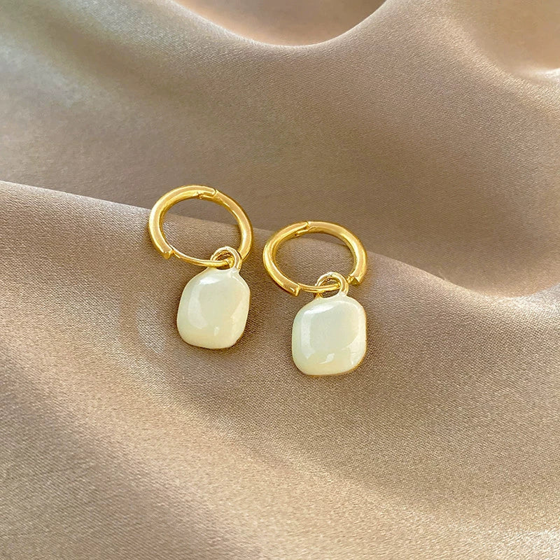 Wholesale Alloy Heartshaped Electroplated Women's Stud Earrings Light Luxury Style - Image 2