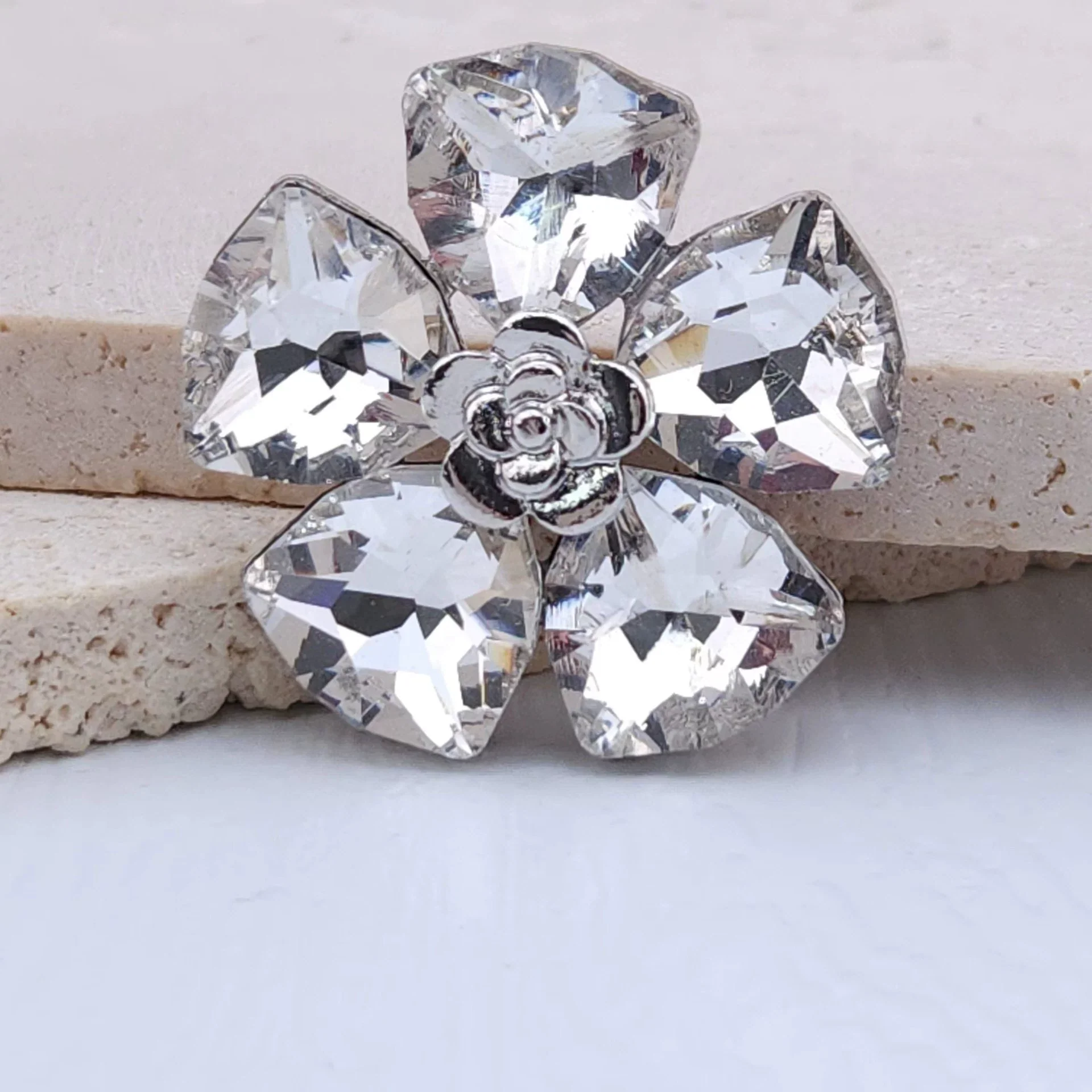 Wholesale Alloy Light Luxury Sixpetal Flower Pattern Electroplated Pendant Mobile Phone Shell Jewelry Accessories - Image 13