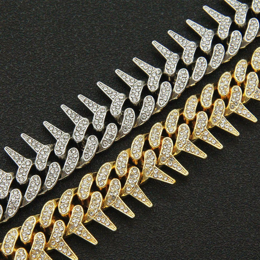 Wholesale Alloy Men's Hip Hop Cuban Chain Bracelet With Geometric Pattern And Electroplating Process - Image 3