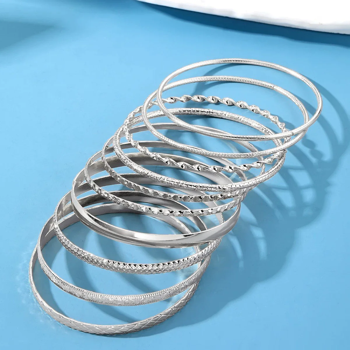 Wholesale Alloy Punk Vintage Geometric Twist And Glow Bracelet With Electroplating - Image 3