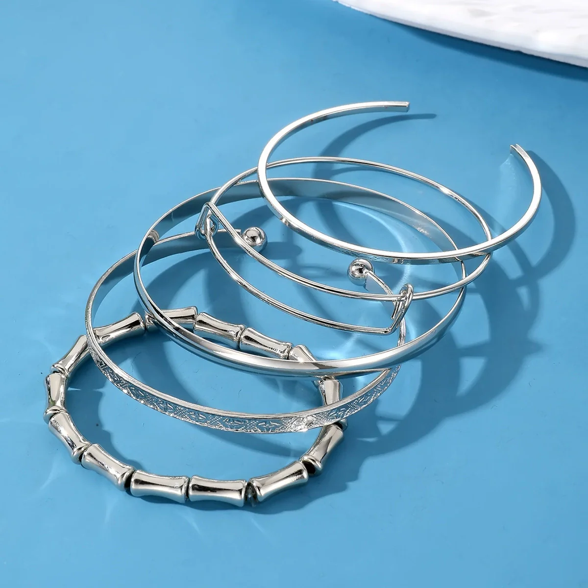 Wholesale Alloy Punk Vintage Geometric Twist And Glow Bracelet With Electroplating - Image 8