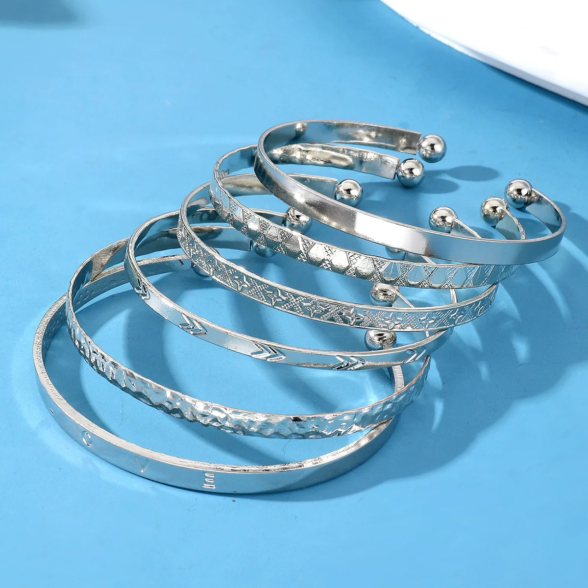 Wholesale Alloy Punk Vintage Geometric Twist And Glow Bracelet With Electroplating - Image 9