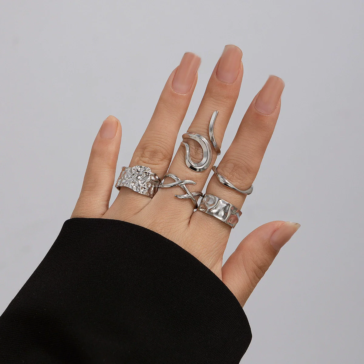 Wholesale Alloy Women's Geometric Retro Metal Ring With Electroplating And Irregular Smooth Opening Design - Image 3
