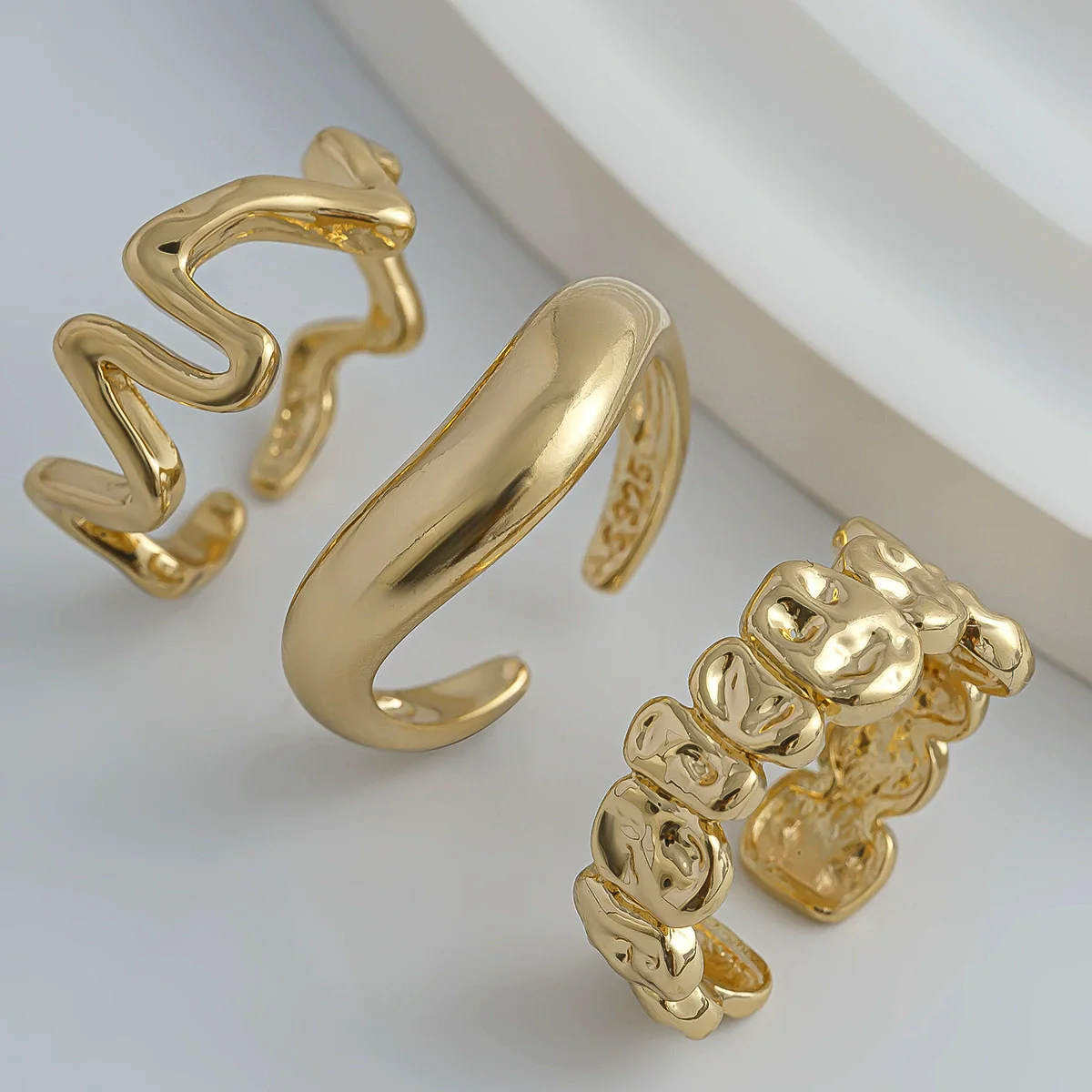 Wholesale Alloy Women's Geometric Retro Metal Ring With Electroplating And Irregular Smooth Opening Design - Image 4