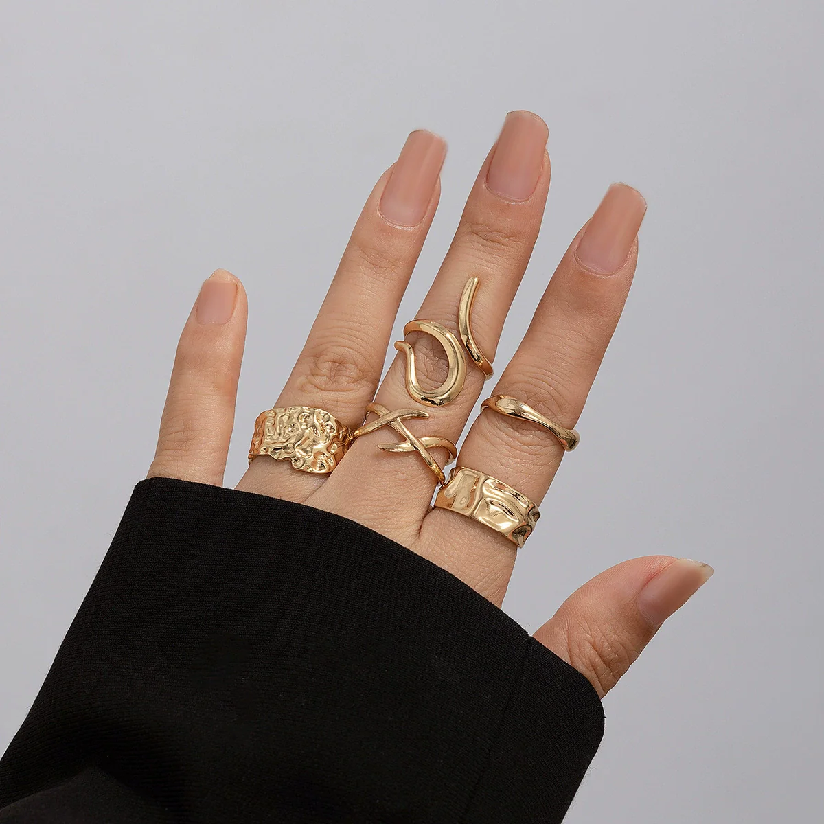 Wholesale Alloy Women's Geometric Retro Metal Ring With Electroplating And Irregular Smooth Opening Design - Image 8