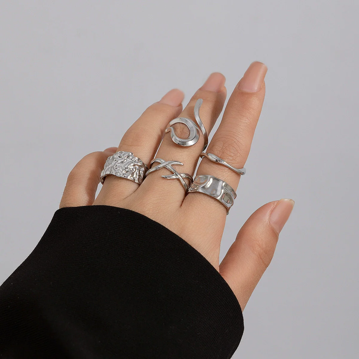 Wholesale Alloy Women's Geometric Retro Metal Ring With Electroplating And Irregular Smooth Opening Design - Image 9