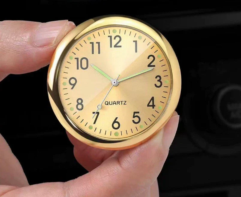 Wholesale Business Style Alloy Car Watch With Luminous Decoration And Spiral Crown - Image 13