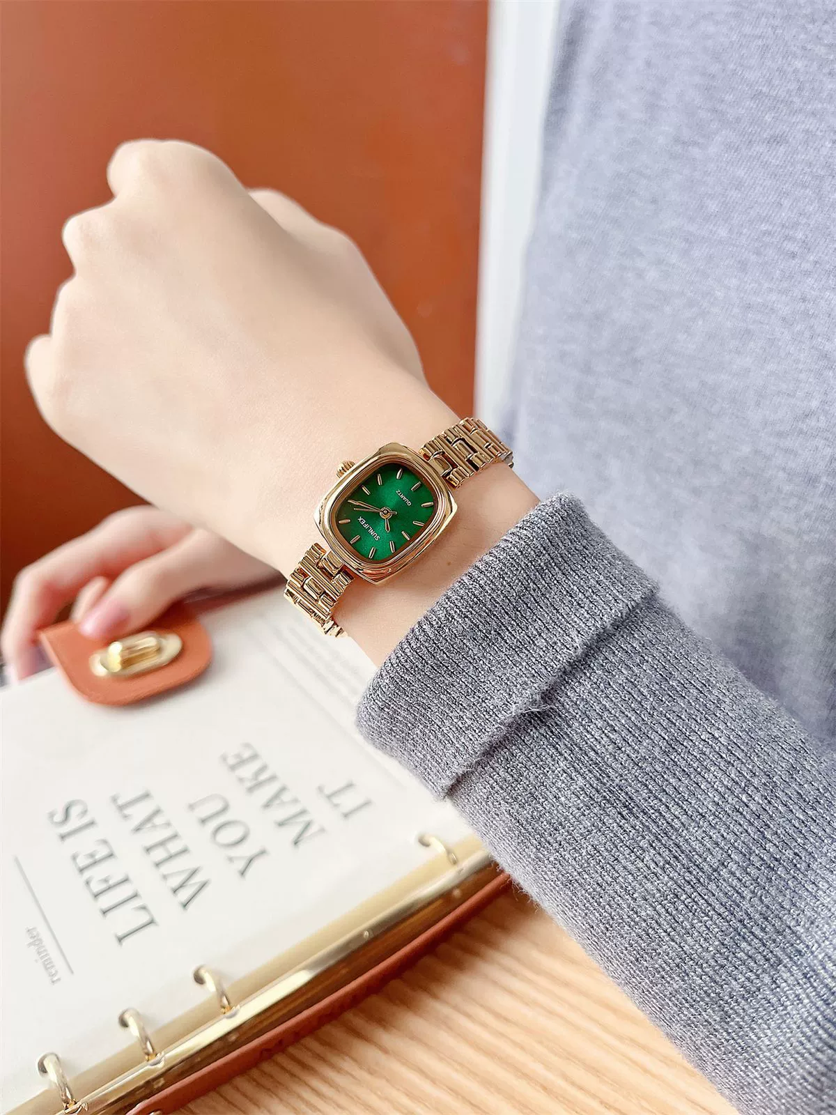 Wholesale Casual Metal Rectangular Quartz Watch For Female With Steel Band And Spiral Crown - Image 9