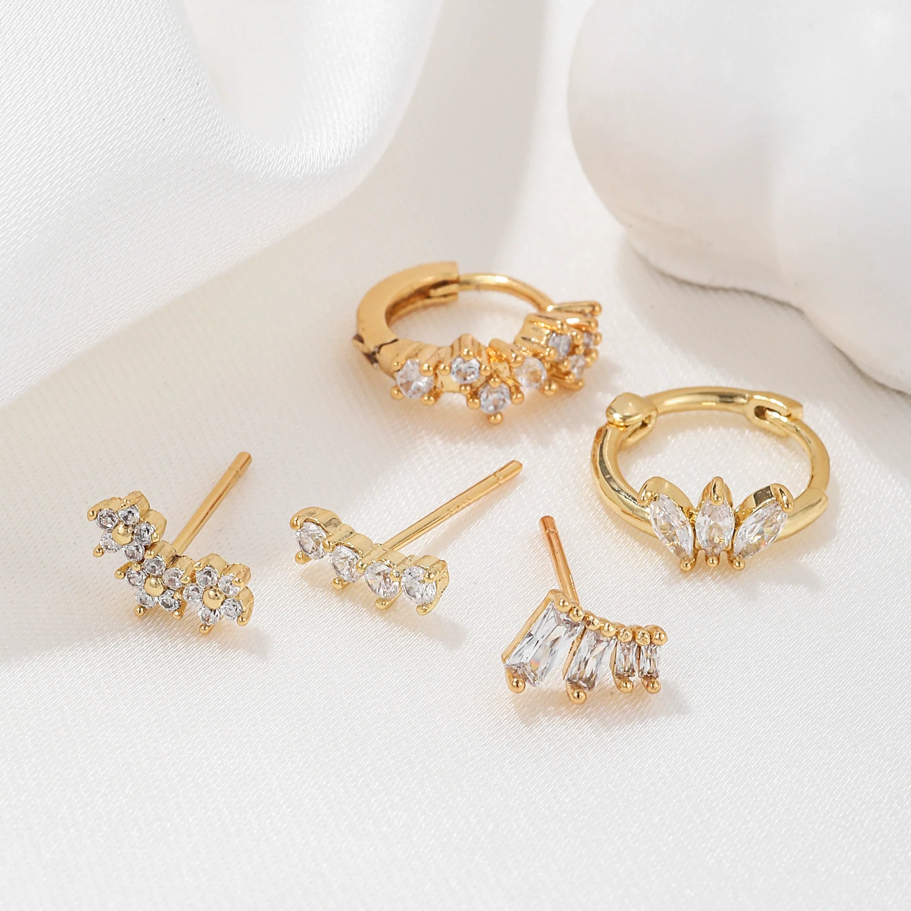 Wholesale Copper Earring Set With Microinlaid Zircon And Flower Pattern For Women - Image 4