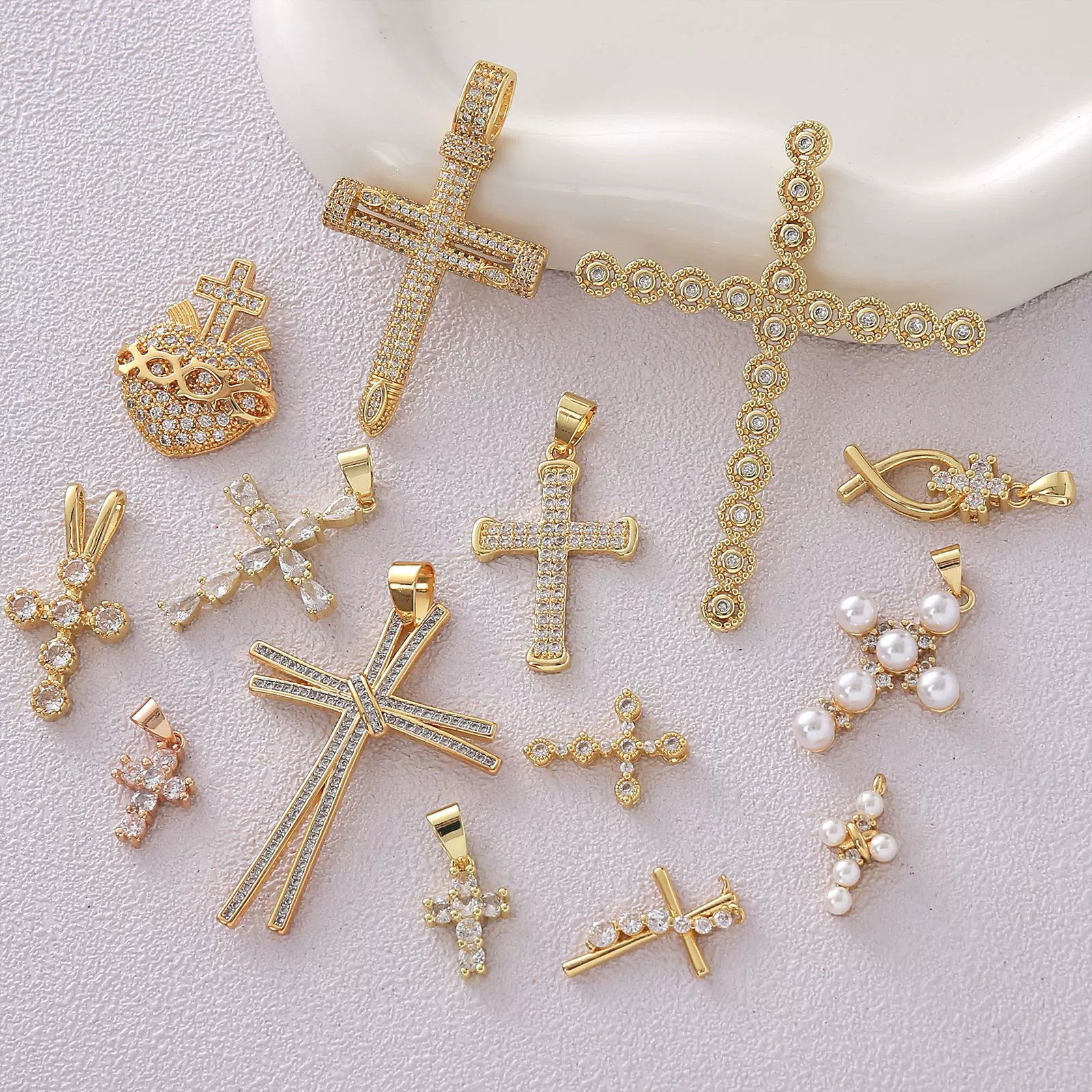 Wholesale Copper Electroplated Cross Pendant Necklace With Microinlaid Zircon And Pearl Hollow Design Jewelry Accessories - Image 4