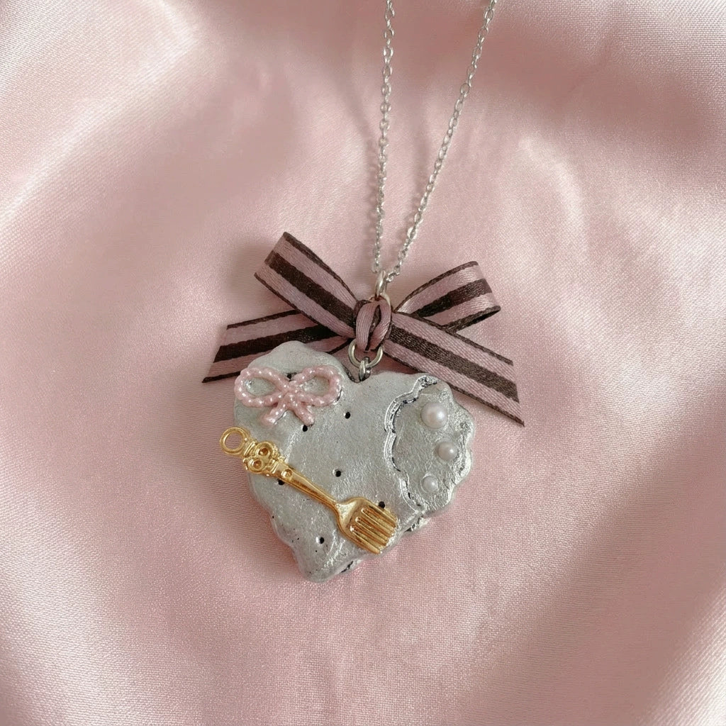 Wholesale Copper Electroplated Heart Shape Bow Tie Cookies Pendant Necklace For Girls - Image 2
