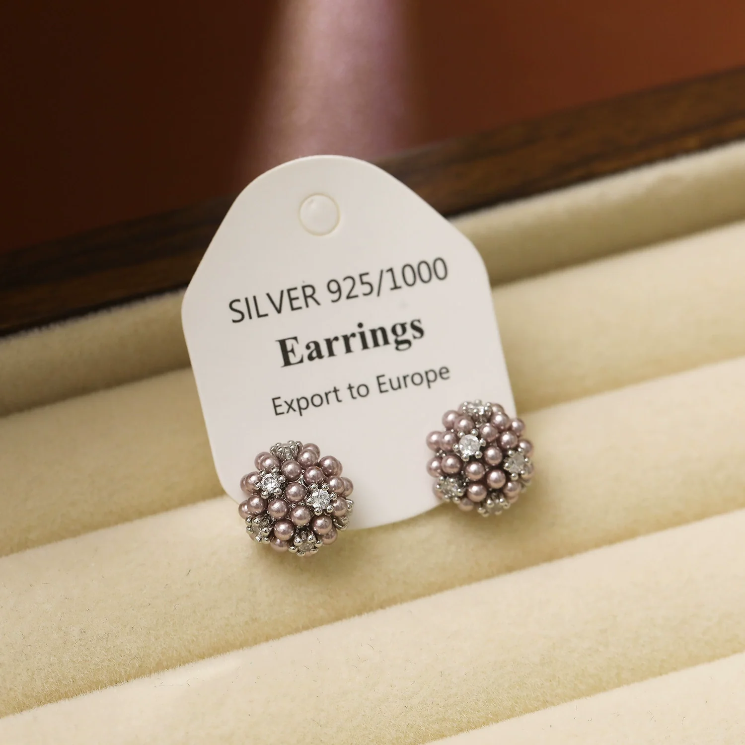 Wholesale Copper Flower Geometric Design Electroplated Earrings - Image 4
