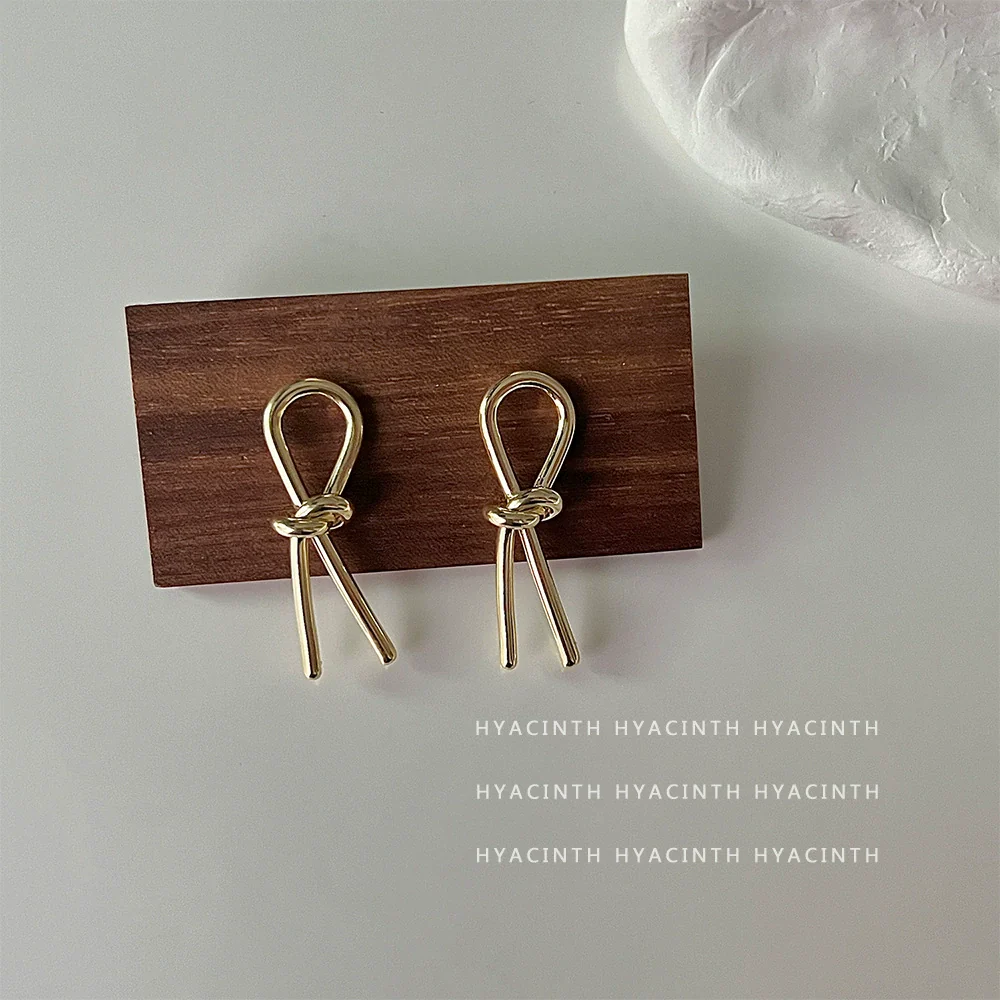 Wholesale Copper Geometric Bow Knot Twisted Matte Electroplated Earrings For Women - Image 8