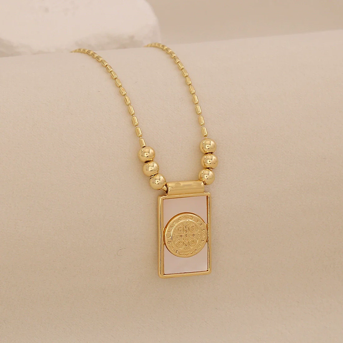 Wholesale Copper Microplated 18K Imitation Shell Cross Virgin Pendant Necklace Jewelry - Image 3