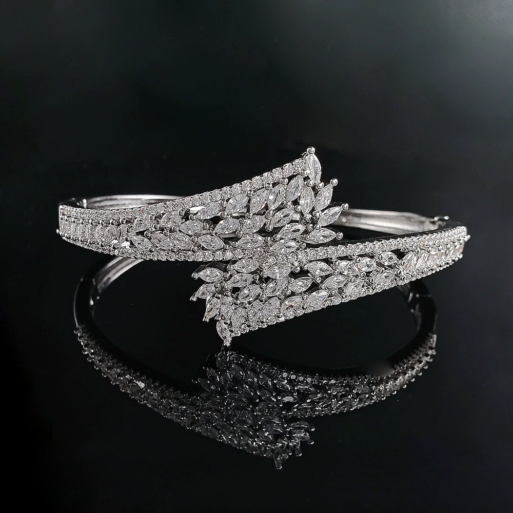 Wholesale Copper Punk Style Leaves Open Bracelet With Electroplating