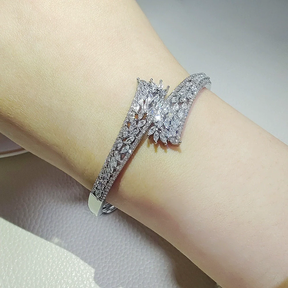 Wholesale Copper Punk Style Leaves Open Bracelet With Electroplating - Image 3