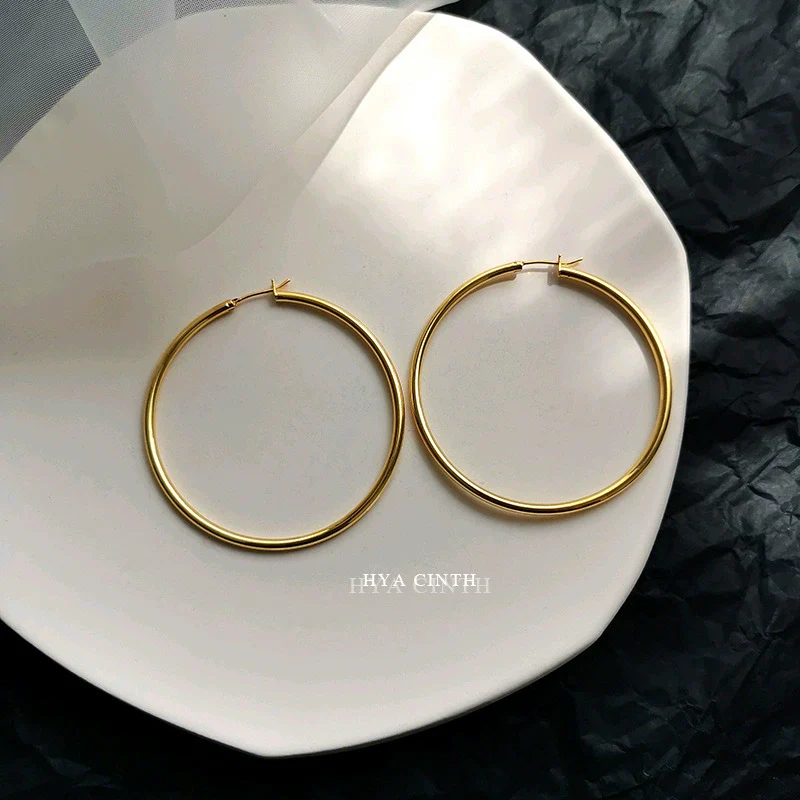 Wholesale Copper Simple Geometric Round Hollow Earrings For Women With Real Gold Plating - Image 3