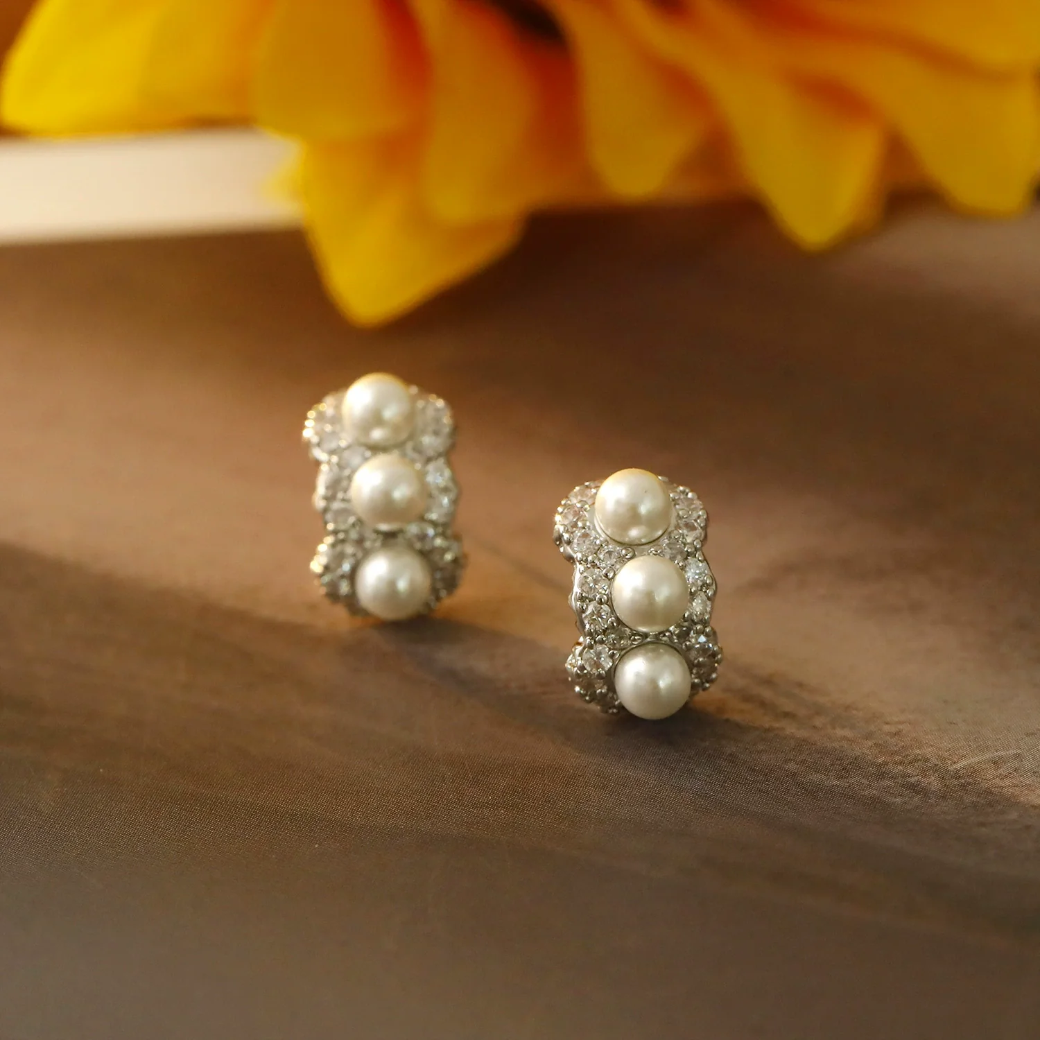 Wholesale Ear Jewelry French Retro Style Geometric Cshaped Copper Electroplating Zircon Pearl Earrings