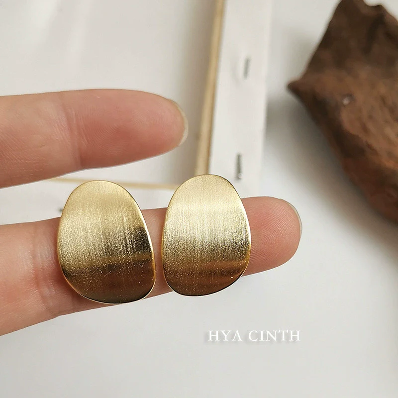 Wholesale Earrings Copper Plated With Real Gold Geometric Cshaped Minimalist Brushed Gold Style - Image 4