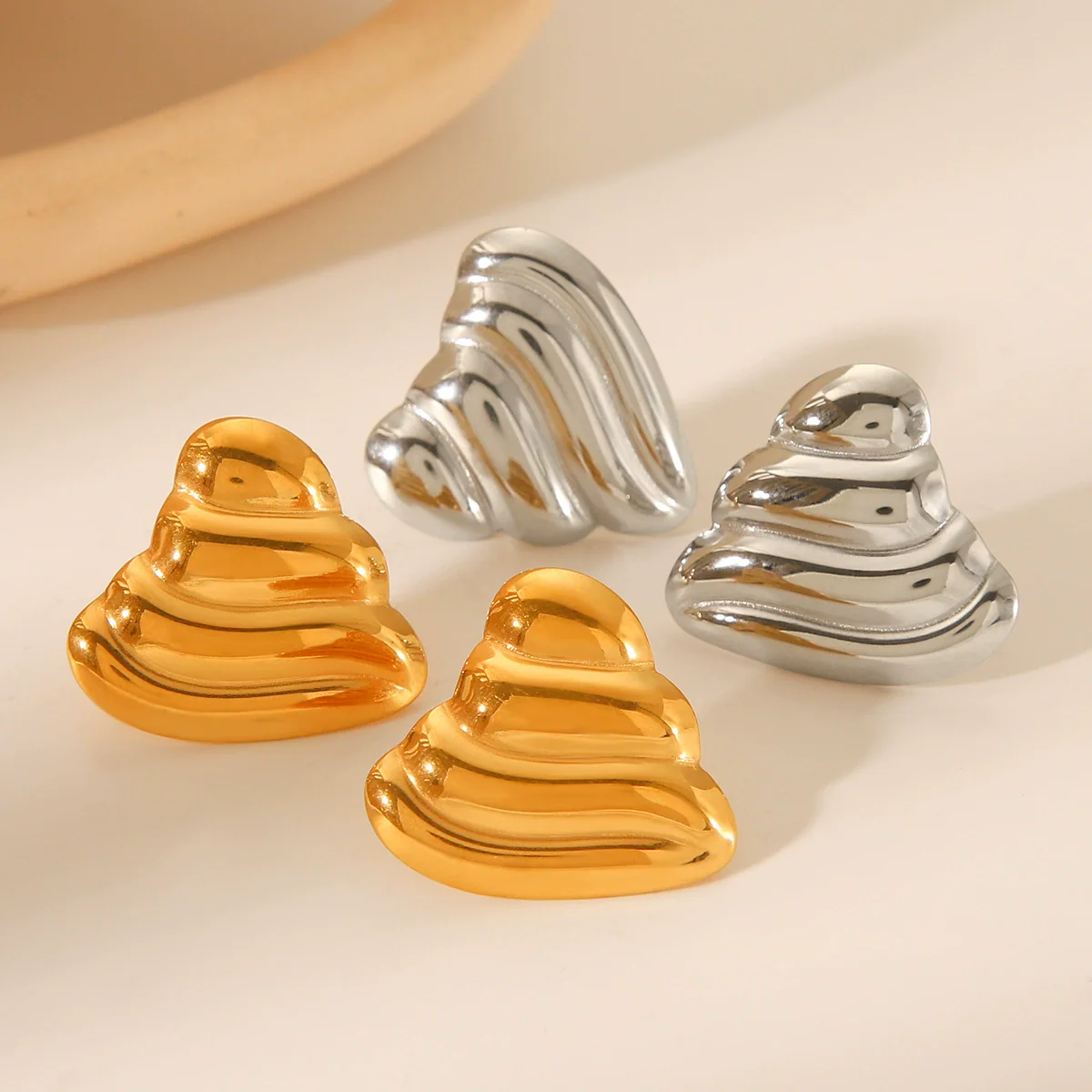Wholesale Electroplated Geometric Heartshaped Stainless Steel Women's Earrings - Image 3