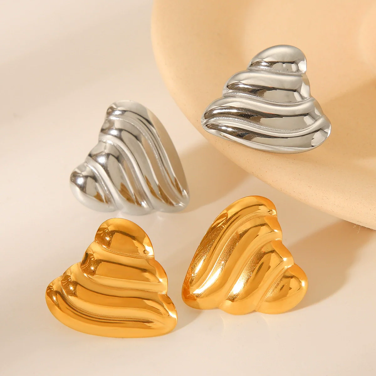 Wholesale Electroplated Geometric Heartshaped Stainless Steel Women's Earrings - Image 4