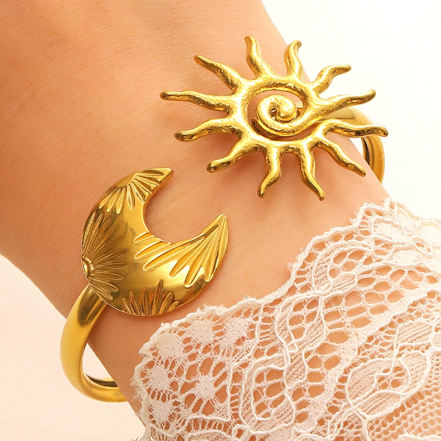 Wholesale Electroplated Stainless Steel Asymmetrical Geometric Bracelet Jewelry Accessories - Image 7