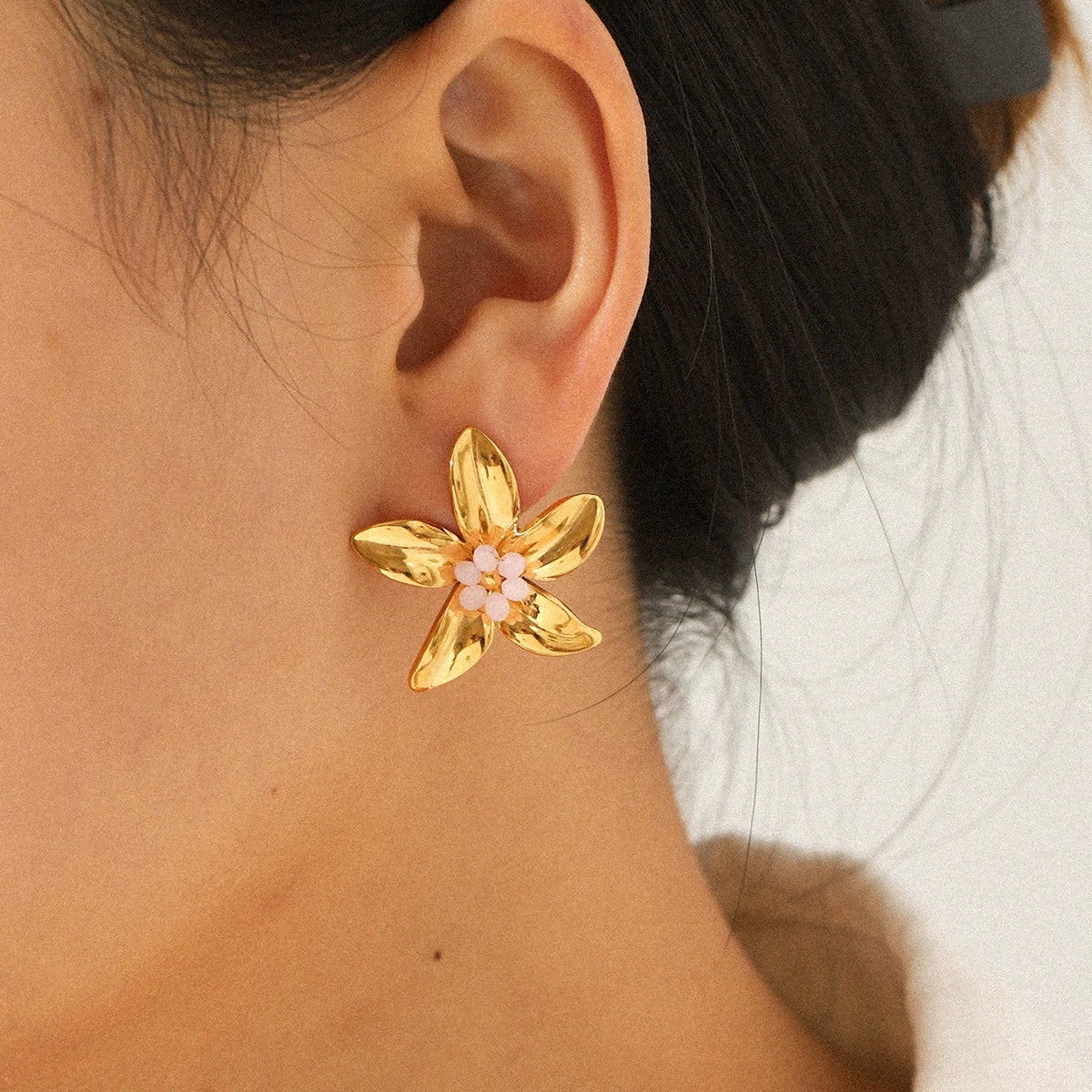 Wholesale Electroplated Stainless Steel Geometric Flower Stud Earrings For Women - Image 4