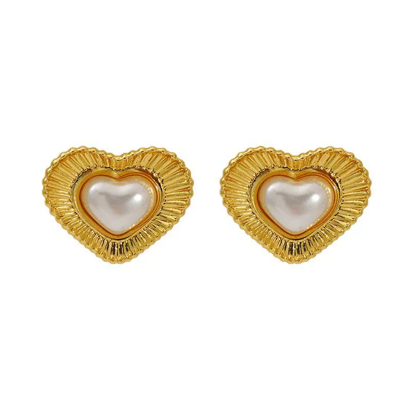 Wholesale Elegant Retro Heart Shape 316L Stainless Steel 18K Gold Plated Pearl Earrings For Women - Image 5