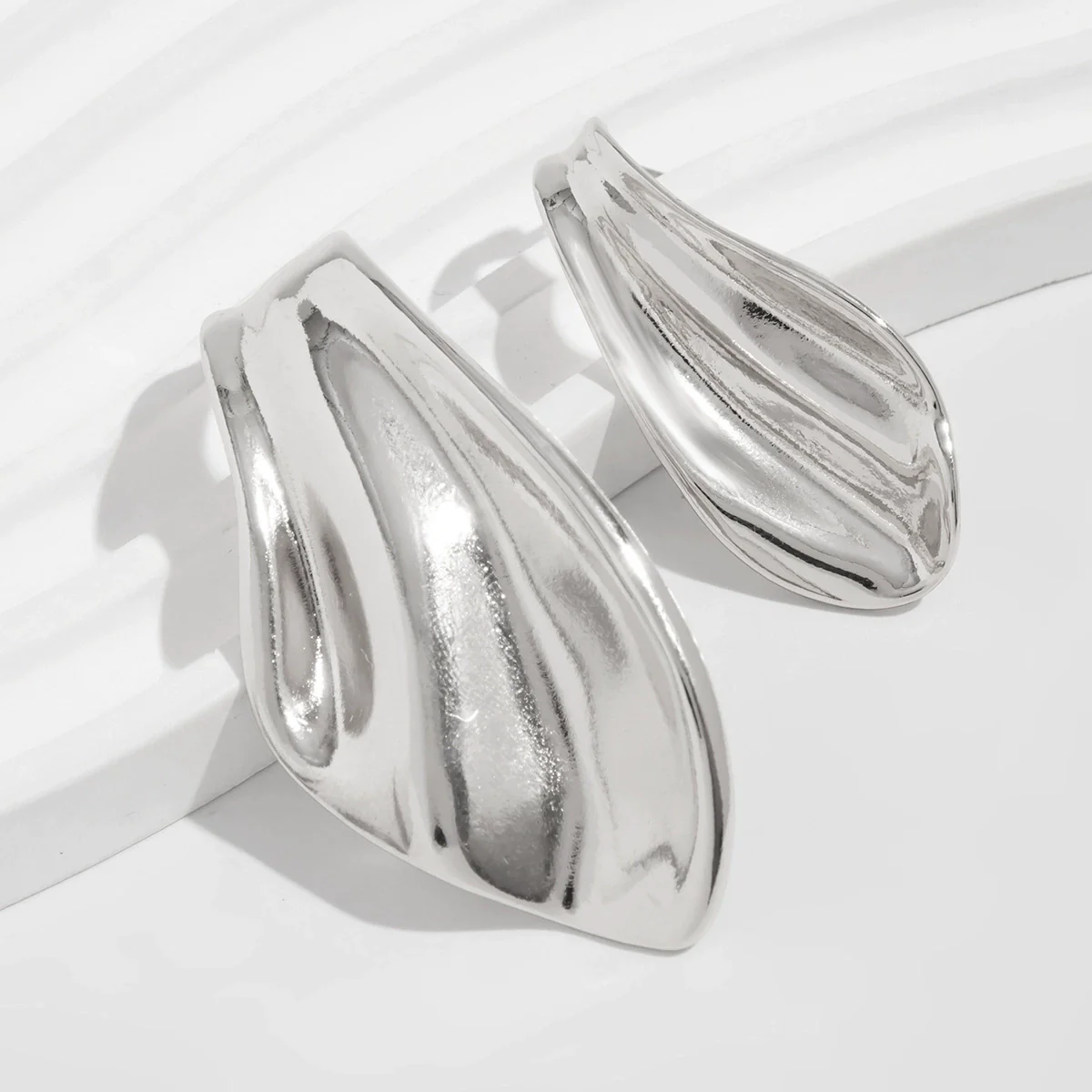 Wholesale Exaggerated Geometric Alloy Earrings With Electroplating For Women - Image 7
