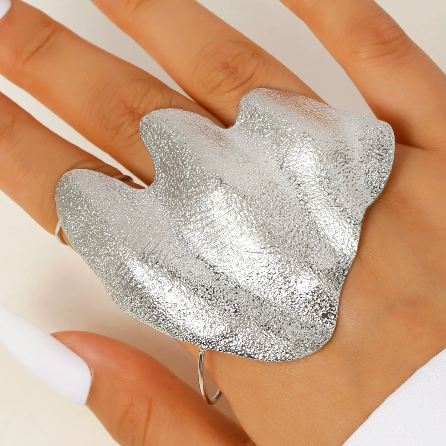Wholesale Exaggerated Heavytextured Open Geometric Alloy Electroplated Ring For Women - Image 6