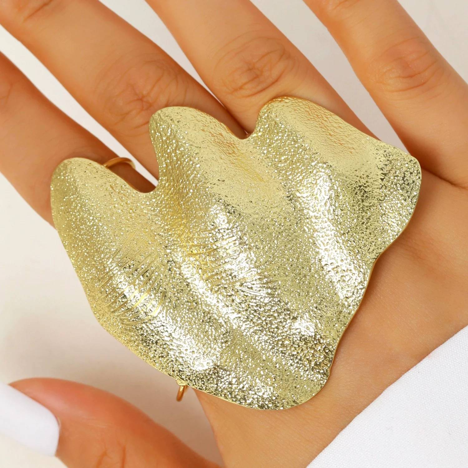 Wholesale Exaggerated Heavytextured Open Geometric Alloy Electroplated Ring For Women - Image 7