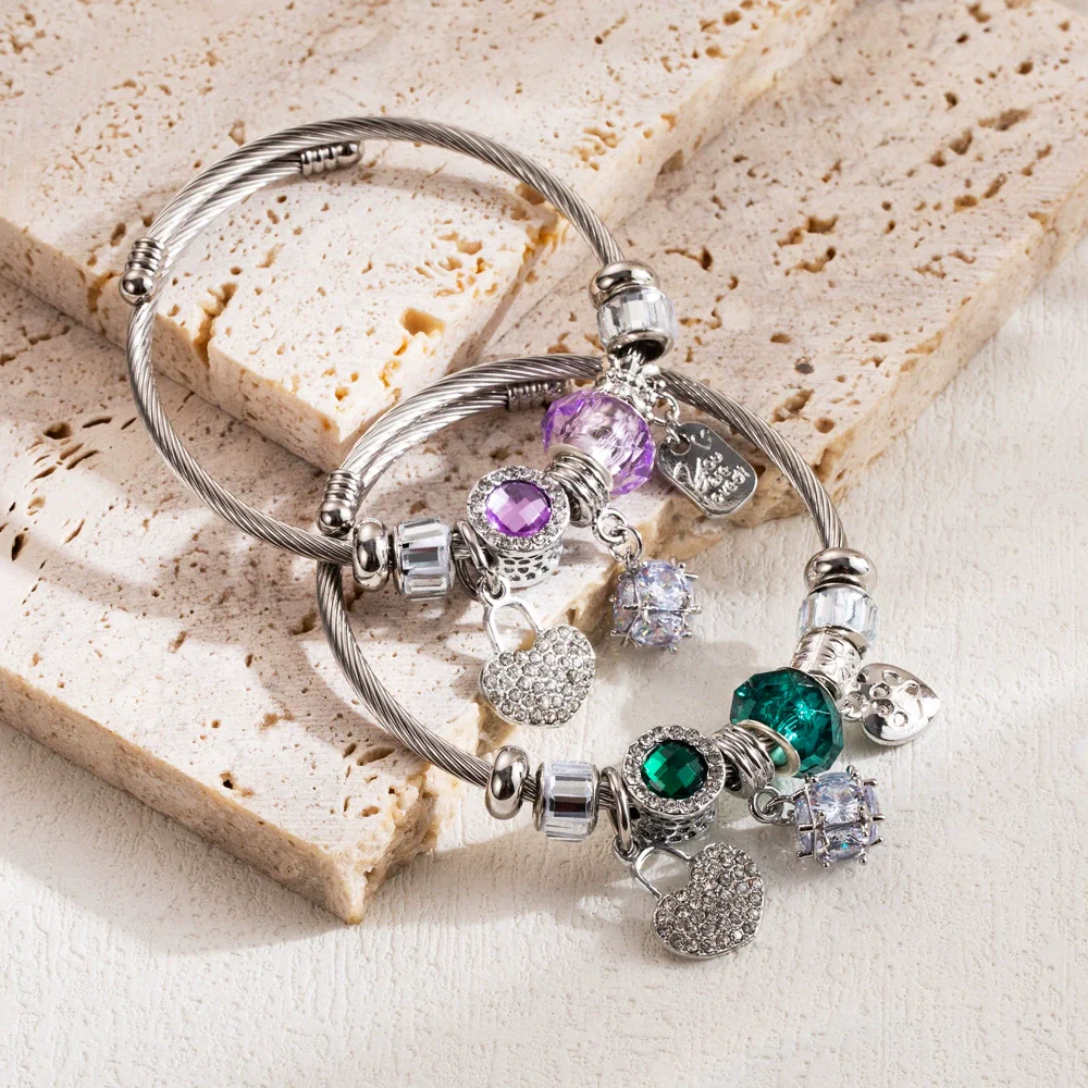 Wholesale Fashion Diamond Heart Shape Alloy Adjustable Couple Bracelet With Love Pendant For Women