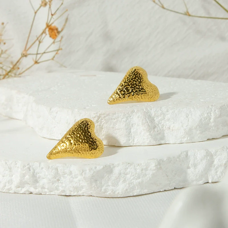 Wholesale Fashion Heart Shape Stainless Steel Electroplating Hammer Love Earrings For Women - Image 2