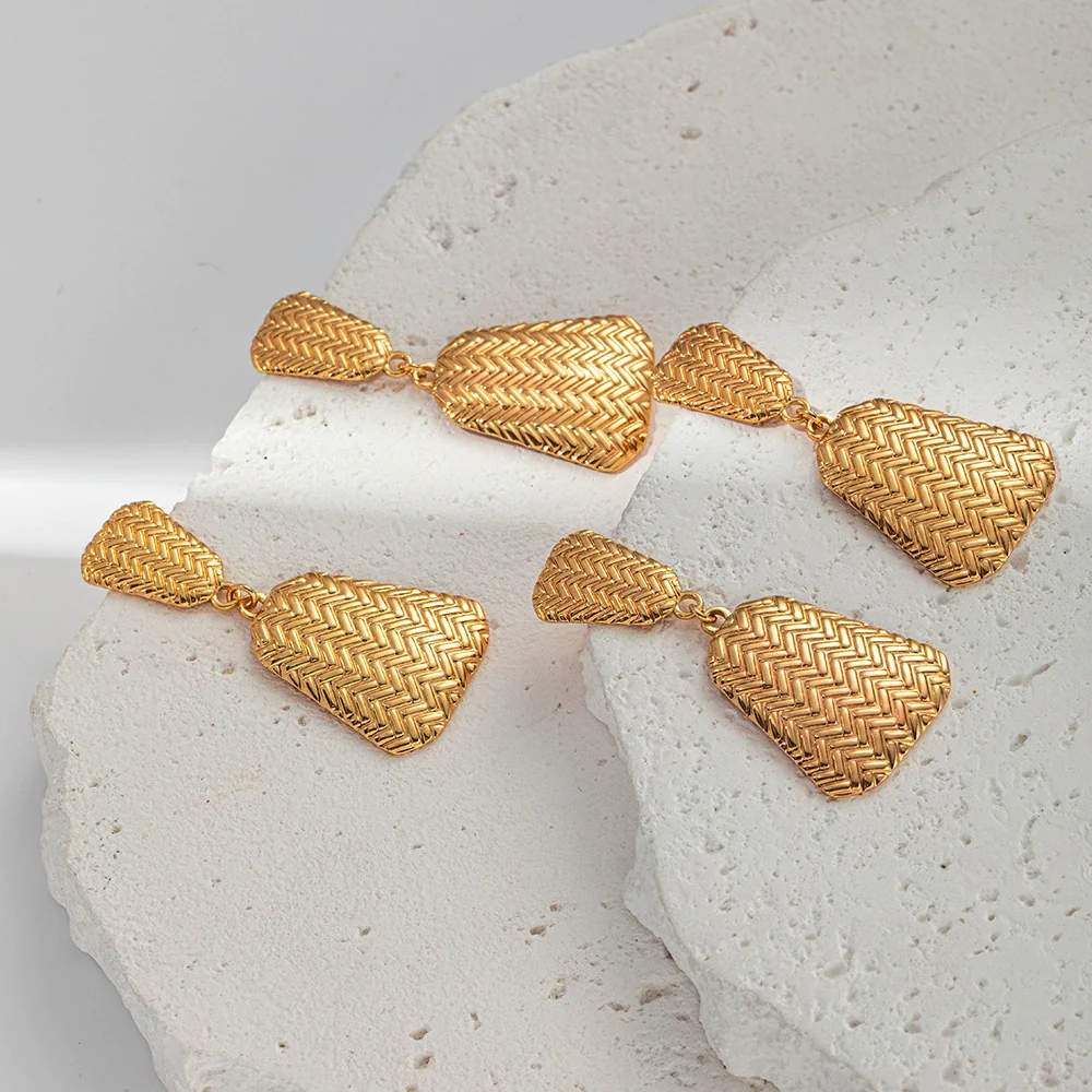 Wholesale Fashion Women's Stainless Steel Banana Fan Earrings With Embossed Leaves Design And Electroplating Treatment - Image 3