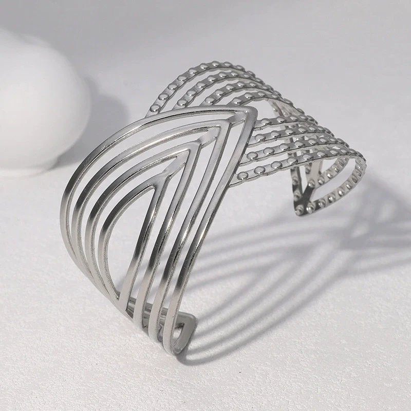 Wholesale Fashionable And Versatile Stainless Steel Bracelet With Hollow Line Design And Geometric Style 18K Gold Electroplated - Image 3