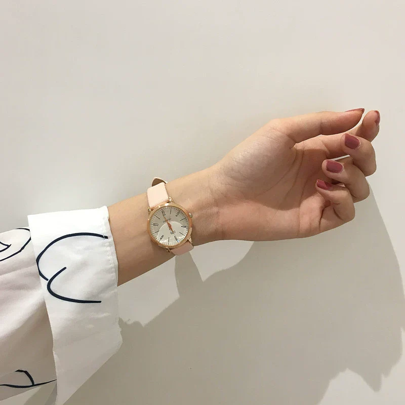 Wholesale Female Student Casual Retro Genuine And Imitation Leather Round Dial Quartz Watch With Alloy Case And Stainless Steel Clasp - Image 4