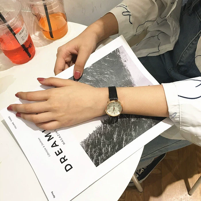 Wholesale Female Student Casual Retro Genuine And Imitation Leather Round Dial Quartz Watch With Alloy Case And Stainless Steel Clasp - Image 6
