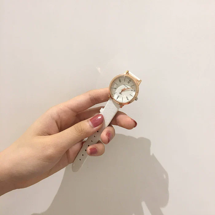 Wholesale Female Student Casual Retro Genuine And Imitation Leather Round Dial Quartz Watch With Alloy Case And Stainless Steel Clasp - Image 7