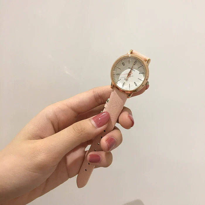 Wholesale Female Student Casual Retro Genuine And Imitation Leather Round Dial Quartz Watch With Alloy Case And Stainless Steel Clasp - Image 9